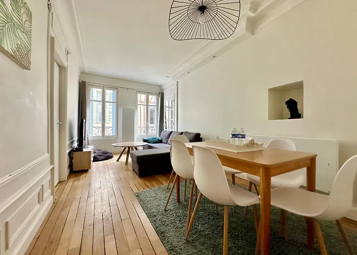 L\'Haussmannien, Splendide Et Lumineux